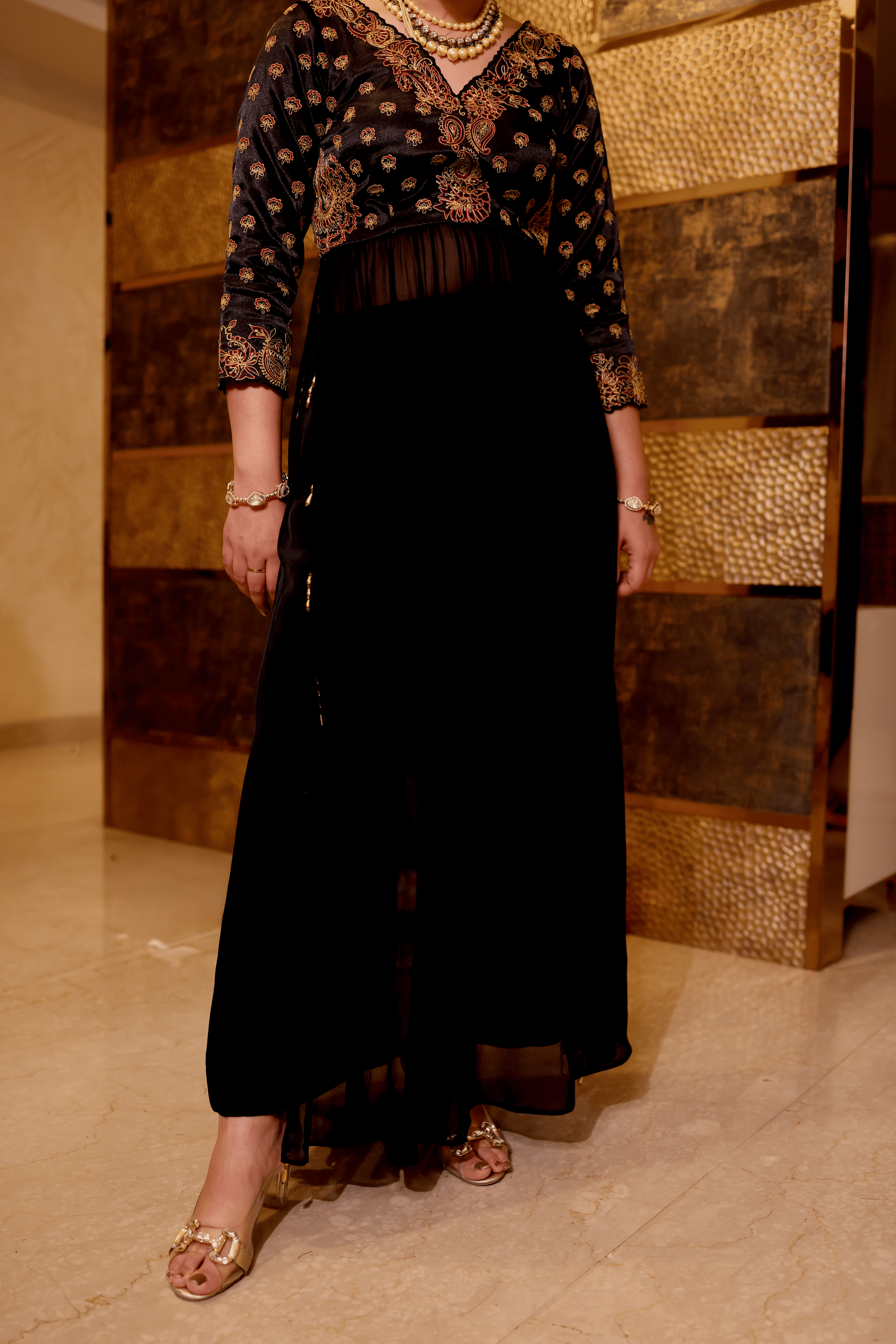 Raat Ki Rani in Black